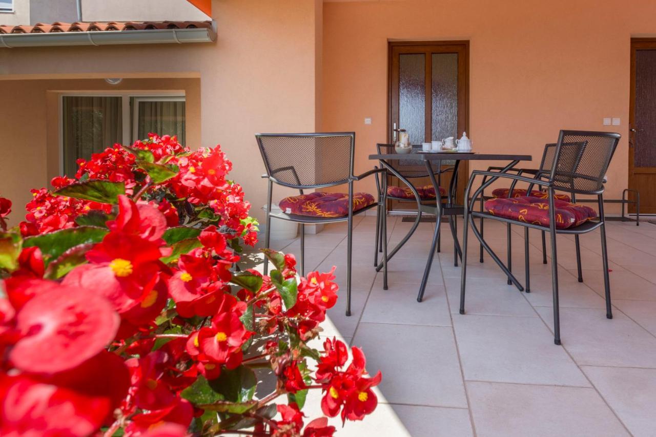 Apartments Petra Near Beach Veruda ภายนอก รูปภาพ